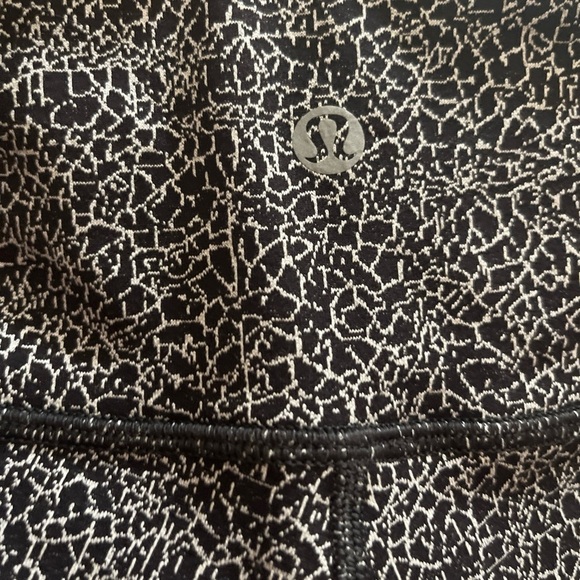 Lululemon Wunder Under Hi-Rise 1/2 Tight Luon 17" Jacquard Black/white Size 10 - Picture 4 of 5